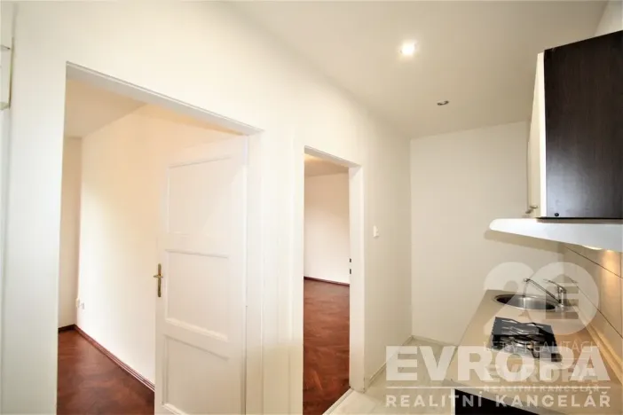 Pronájem bytu 2+kk, Praha - Žižkov, Biskupcova, 39 m2