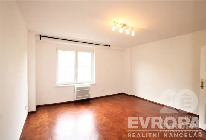 Pronájem bytu 2+kk, Praha - Žižkov, Biskupcova, 39 m2