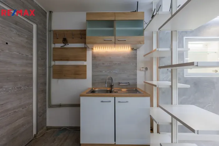 Prodej obchodního prostoru, Karlovy Vary - Rybáře, Konečná, 72 m2