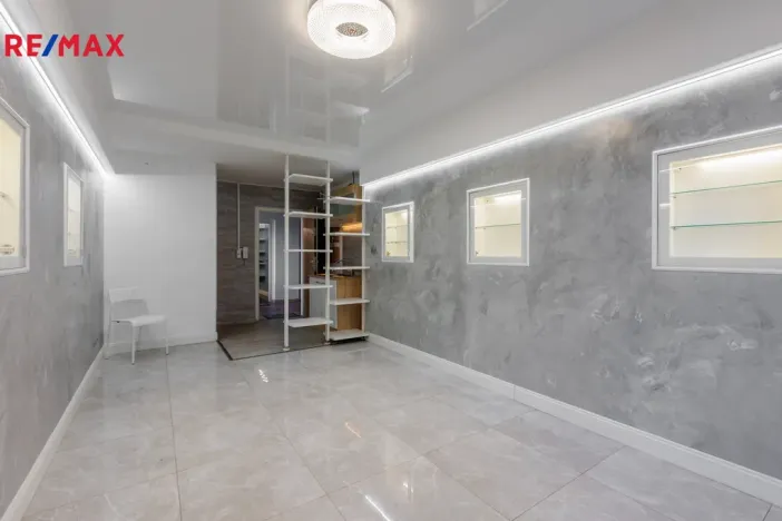 Prodej obchodního prostoru, Karlovy Vary - Rybáře, Konečná, 72 m2