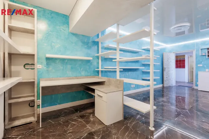 Prodej obchodního prostoru, Karlovy Vary - Rybáře, Konečná, 72 m2