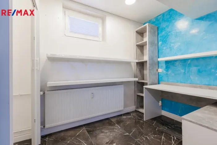 Prodej obchodního prostoru, Karlovy Vary - Rybáře, Konečná, 72 m2