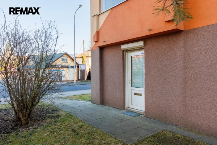 Prodej obchodního prostoru, Karlovy Vary - Rybáře, Konečná, 72 m2