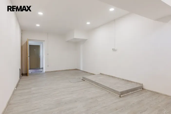 Prodej obchodního prostoru, Karlovy Vary - Rybáře, Konečná, 72 m2