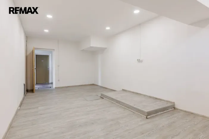 Prodej obchodního prostoru, Karlovy Vary - Rybáře, Konečná, 72 m2