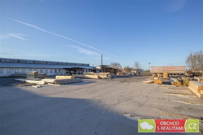 Pronájem výrobních prostor, Morašice, 2710 m2