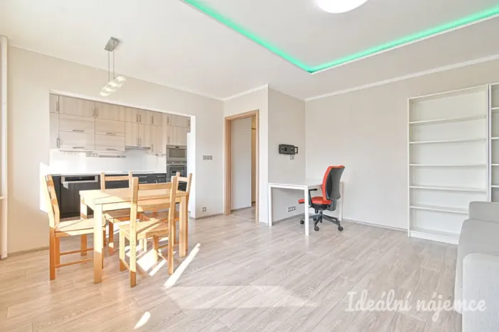 Pronájem bytu 3+1, Brno, Zikova, 74 m2