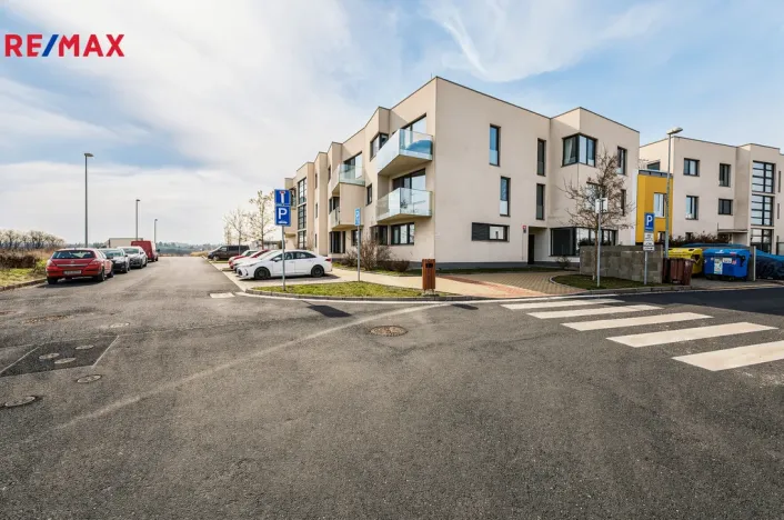 Pronájem bytu 1+kk, Praha - Dolní Počernice, Černodolská, 39 m2