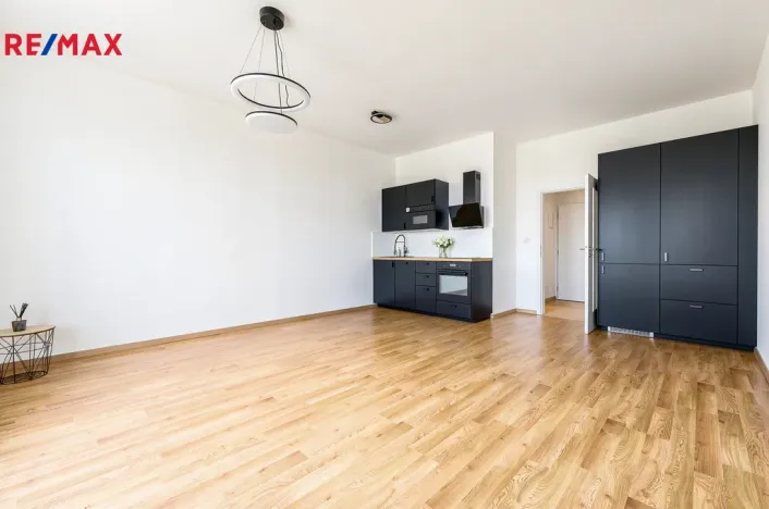 Pronájem bytu 1+kk, Praha - Dolní Počernice, Černodolská, 39 m2