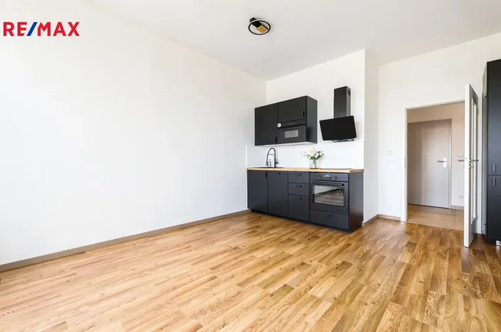 Pronájem bytu 1+kk, Praha - Dolní Počernice, Černodolská, 39 m2