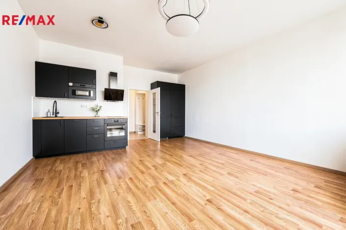 Pronájem bytu 1+kk, Praha - Dolní Počernice, Černodolská, 39 m2