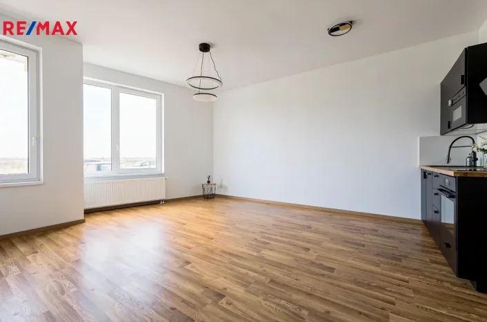 Pronájem bytu 1+kk, Praha - Dolní Počernice, Černodolská, 39 m2