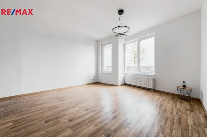 Pronájem bytu 1+kk, Praha - Dolní Počernice, Černodolská, 39 m2