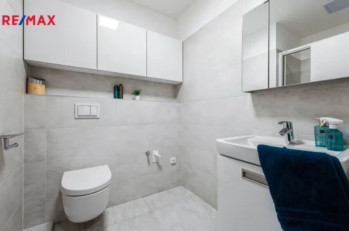 Pronájem bytu 1+kk, Praha - Dolní Počernice, Černodolská, 39 m2