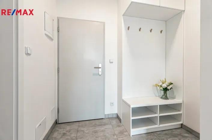 Pronájem bytu 1+kk, Praha - Dolní Počernice, Černodolská, 39 m2