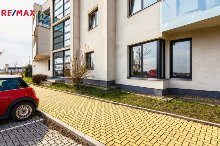 Pronájem bytu 1+kk, Praha - Dolní Počernice, Černodolská, 39 m2