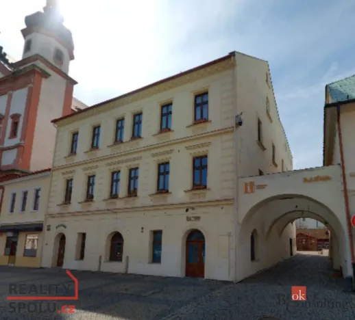 Pronájem bytu 2+1, Chomutov, náměstí 1. Máje, 61 m2