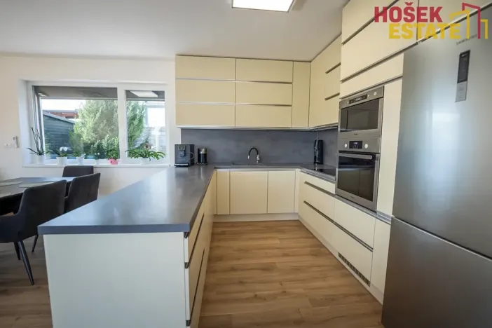 Prodej rodinného domu, Pohořelice, U Větrolamu, 160 m2