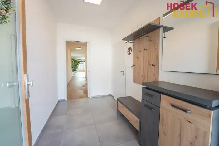 Prodej rodinného domu, Pohořelice, U Větrolamu, 160 m2