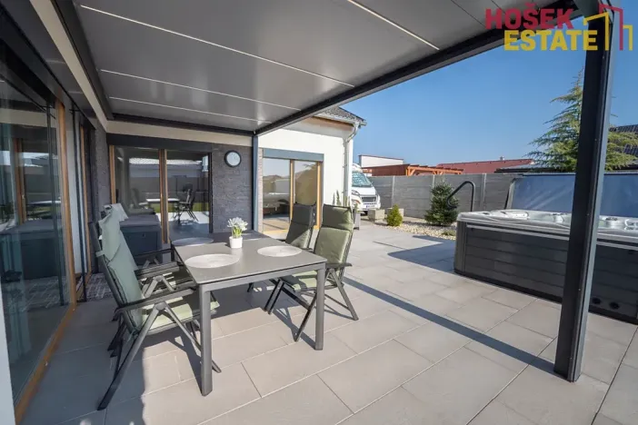 Prodej rodinného domu, Pohořelice, U Větrolamu, 160 m2