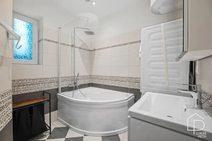 Prodej bytu 2+kk, Praha - Vysočany, Na břehu, 50 m2