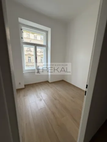 Pronájem bytu 2+kk, Praha - Smíchov, Kmochova, 45 m2