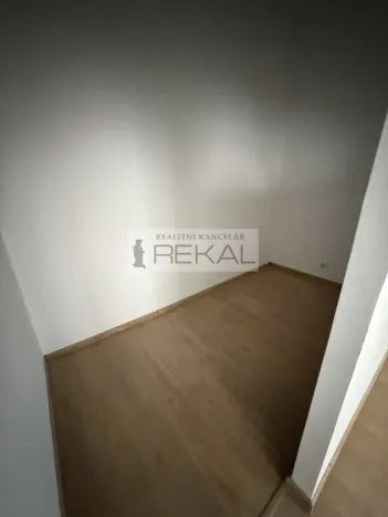 Pronájem bytu 2+kk, Praha - Smíchov, Kmochova, 45 m2