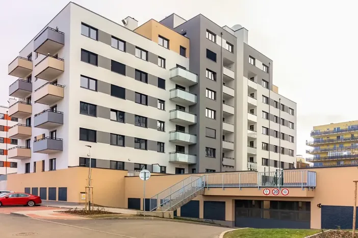 Pronájem garážového stání, Praha - Hlubočepy, Fabiánové, 13 m2