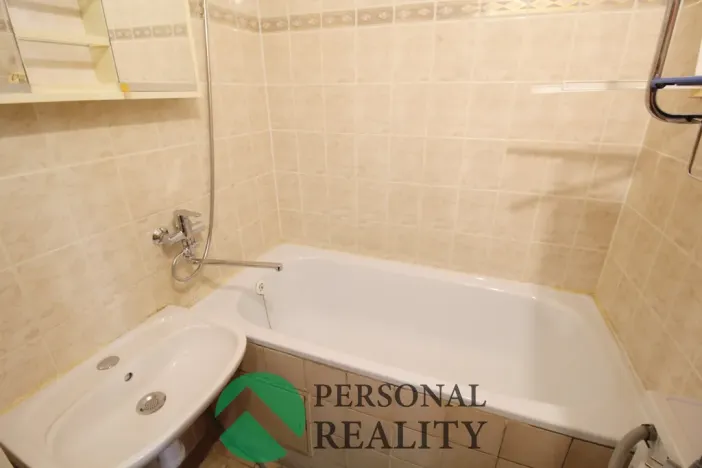 Pronájem bytu 2+1, Karlovy Vary, Hybešova, 56 m2