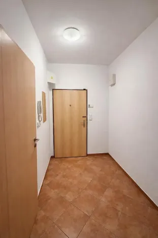 Pronájem bytu 1+kk, Praha - Smíchov, Plzeňská, 34 m2