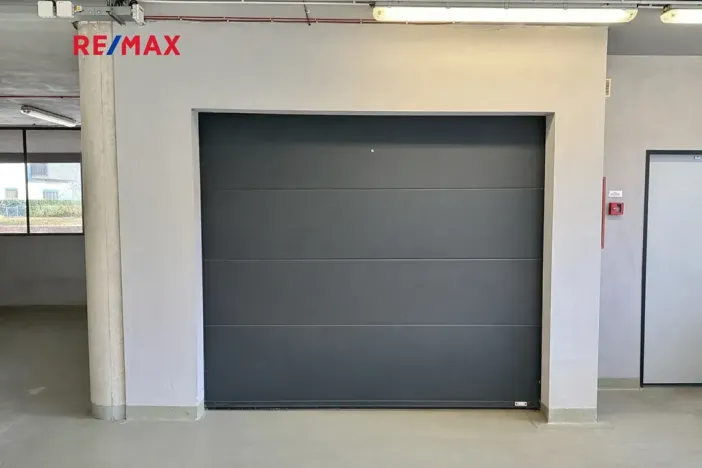 Pronájem garáže, Brno, Houbalova, 18 m2