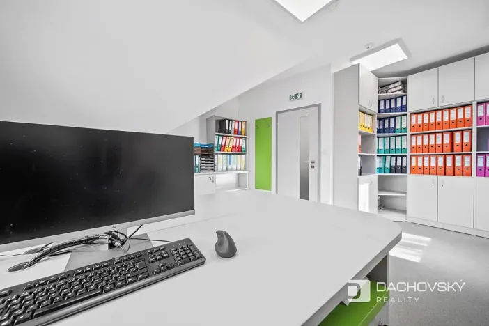 Prodej obchodního prostoru, Pardubice, K Dolíčku, 374 m2