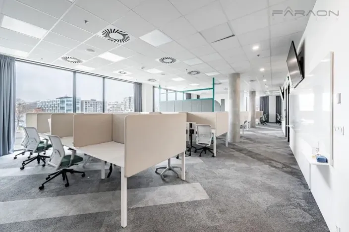 Pronájem kanceláře, Praha - Karlín, Rohanské nábřeží, 706 m2
