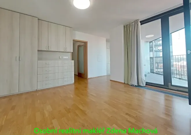Pronájem bytu 1+kk, Praha - Žižkov, Ke kapslovně, 38 m2