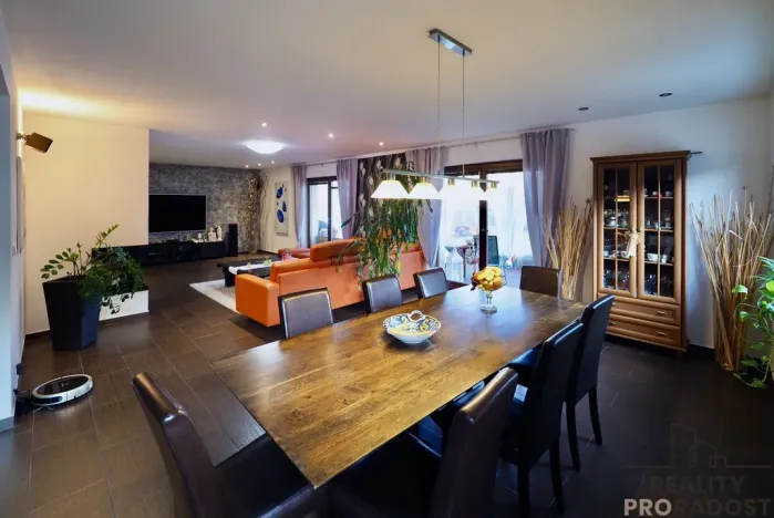 Prodej rodinného domu, Hradečno, 340 m2