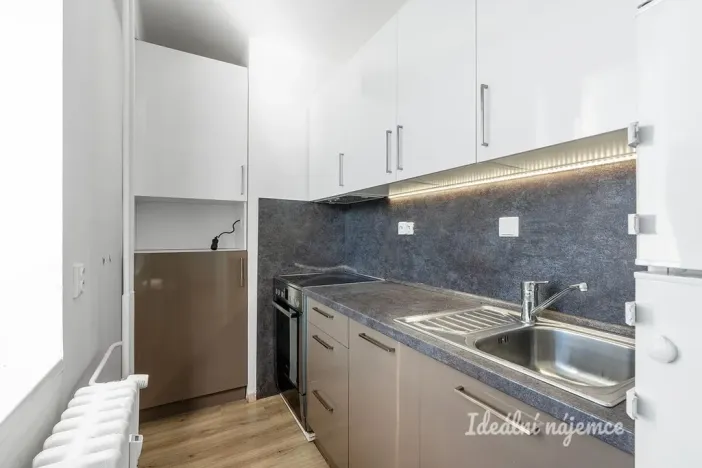 Pronájem bytu 2+kk, Praha, Devonská, 44 m2