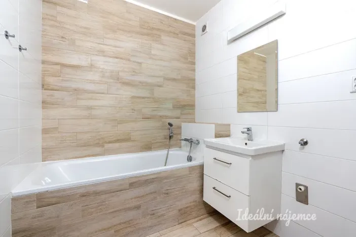 Pronájem bytu 2+kk, Praha, Devonská, 44 m2