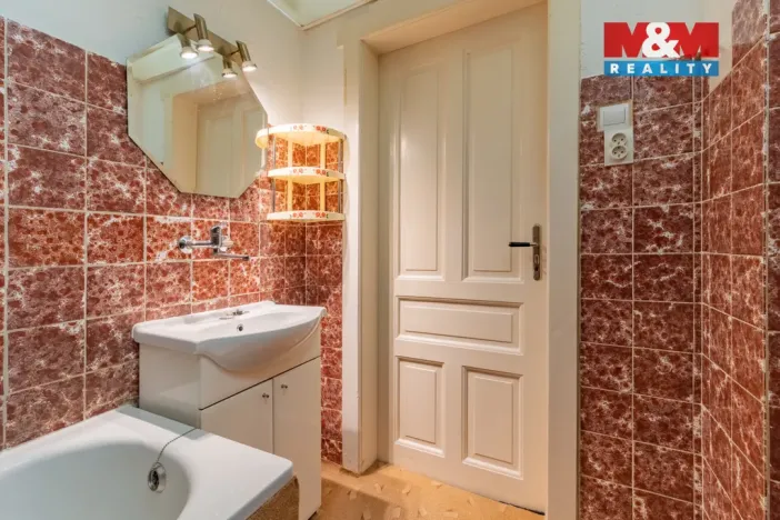 Prodej bytu 4+1, Karlovy Vary - Bohatice, Jáchymovská, 102 m2