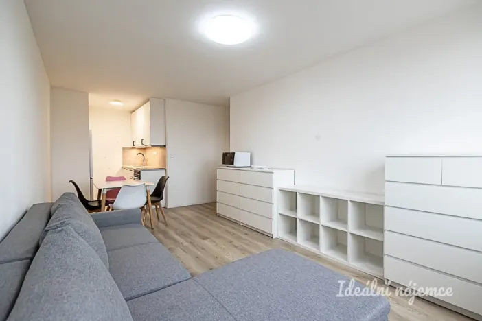 Pronájem bytu 2+kk, Praha, Zelenohorská, 43 m2