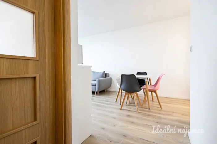 Pronájem bytu 2+kk, Praha, Zelenohorská, 43 m2