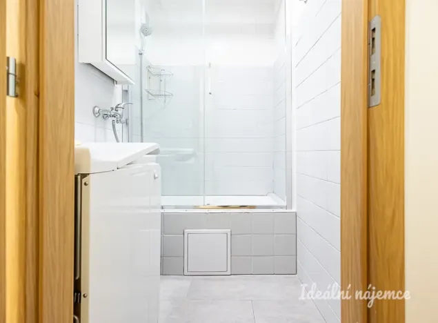 Pronájem bytu 2+kk, Praha, Zelenohorská, 43 m2