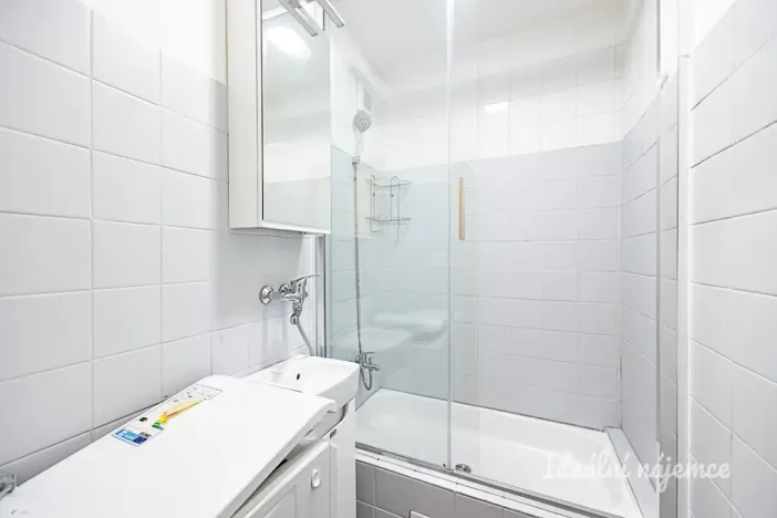 Pronájem bytu 2+kk, Praha, Zelenohorská, 43 m2