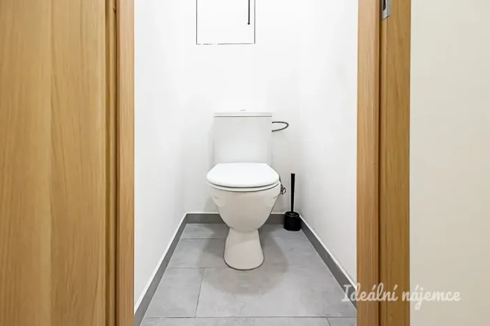 Pronájem bytu 2+kk, Praha, Zelenohorská, 43 m2