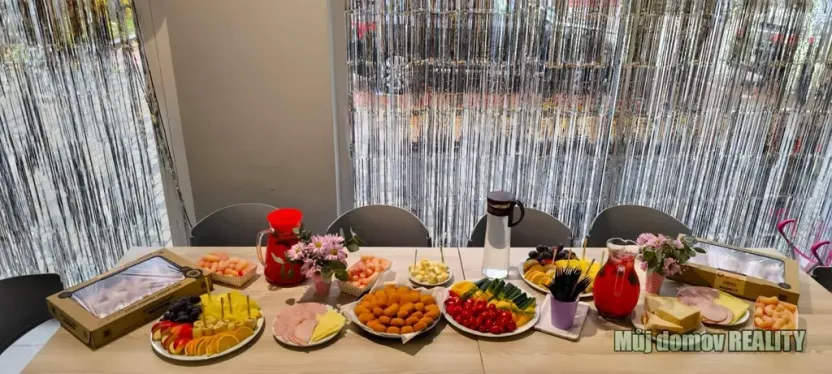 Pronájem restaurace, Praha - Černý Most, 55 m2