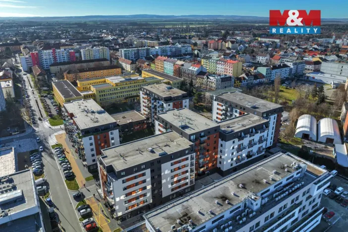 Pronájem garážového stání, Pardubice, Na Spravedlnosti, 12 m2