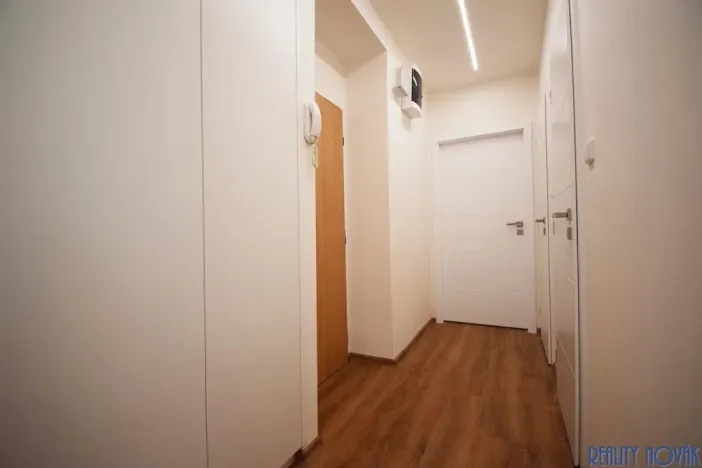 Pronájem bytu 2+kk, Praha - Hloubětín, Zelenečská, 54 m2