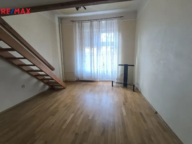 Pronájem bytu 2+1, Karlovy Vary, nábřeží Jana Palacha, 69 m2