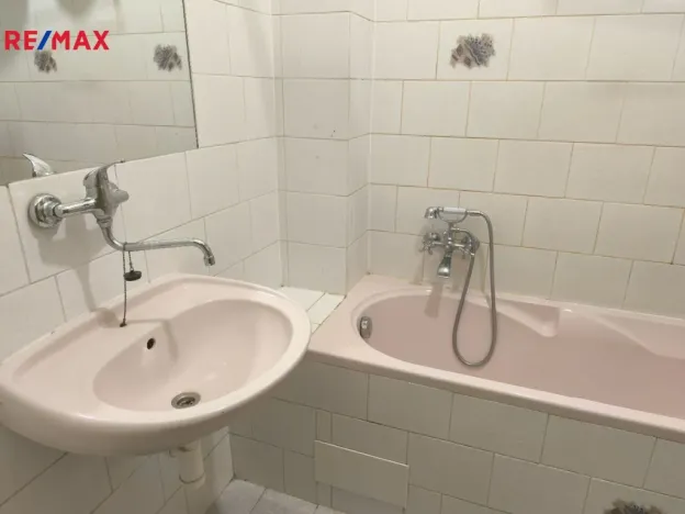 Pronájem bytu 2+1, Karlovy Vary, nábřeží Jana Palacha, 69 m2