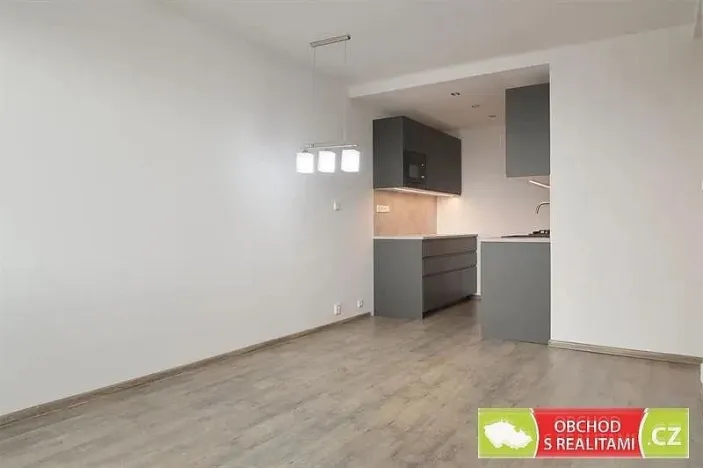 Pronájem bytu 2+kk, Praha, Pujmanové, 40 m2