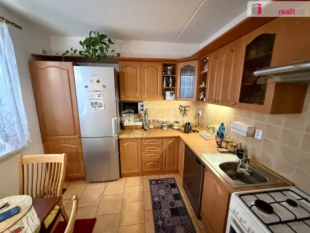 Prodej bytu 4+1, Karlovy Vary - Dvory, 1. máje, 60 m2